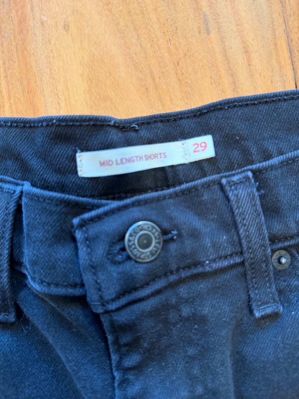 Levi’s Classic 2010s Black Mid Length Denim Shorts Size 29 (VGUC) - Picture 4 of 9